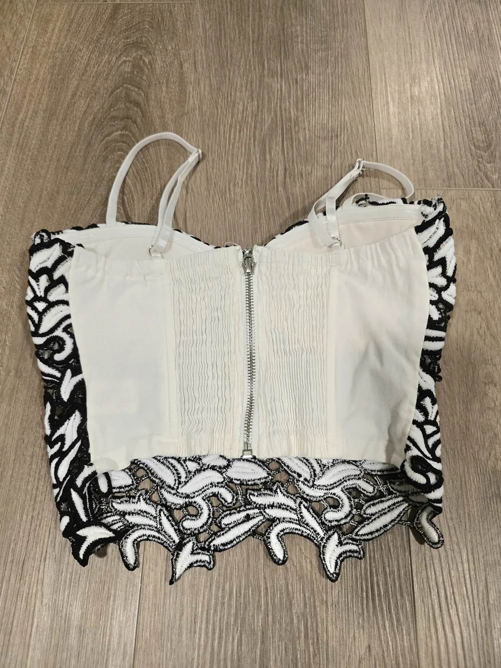 Carmin Black White Lace Crop Top Floral‎ Embroidered Bustier Size Medium